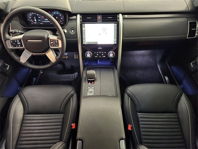 2024 Land Rover Discovery Metropolitan Edition photo 4