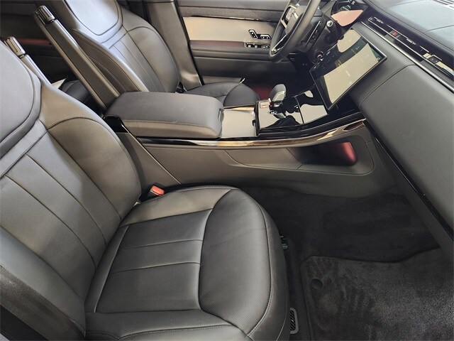 2025 Land Rover Range Rover Sport SE photo 3