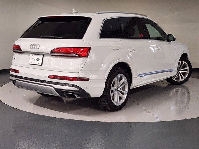 2025 Audi Q7 55 Premium Plus photo 2