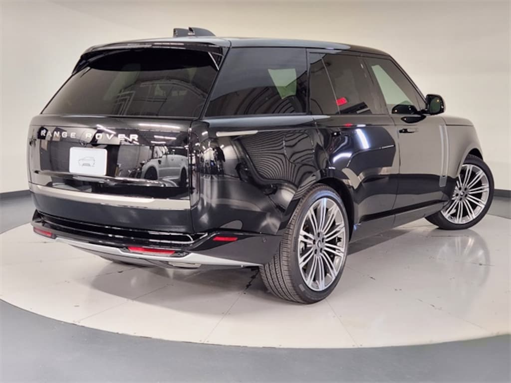 New 2025 Land Rover Range Rover SE SUV