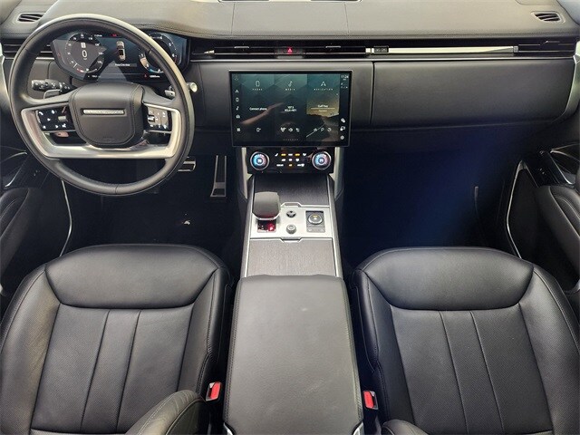 2023 Land Rover Range Rover SE photo 4