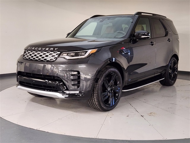 2026 Land Rover Discovery Tempest Edition's photo