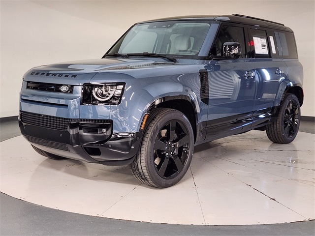 2026 Land Rover Defender X-Dynamic SE's photo