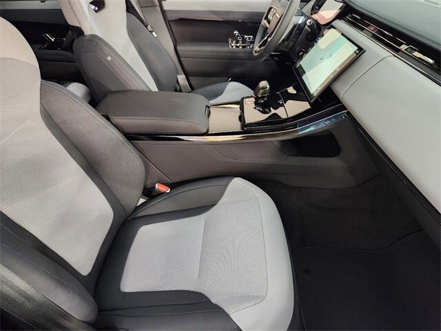 2025 Land Rover Range Rover Sport photo 3