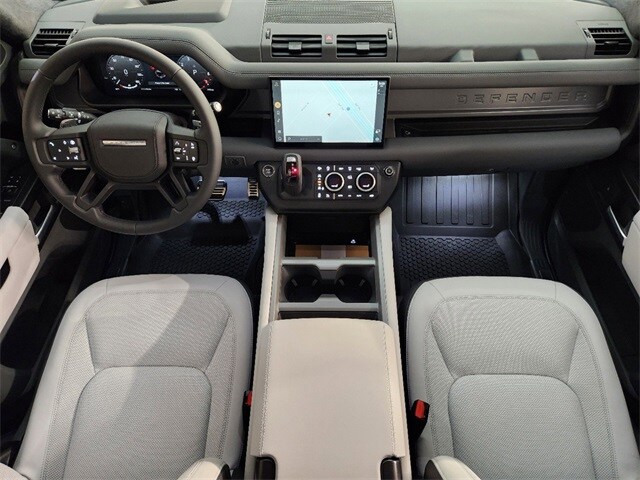 2025 Land Rover Defender 110 V8 photo 4