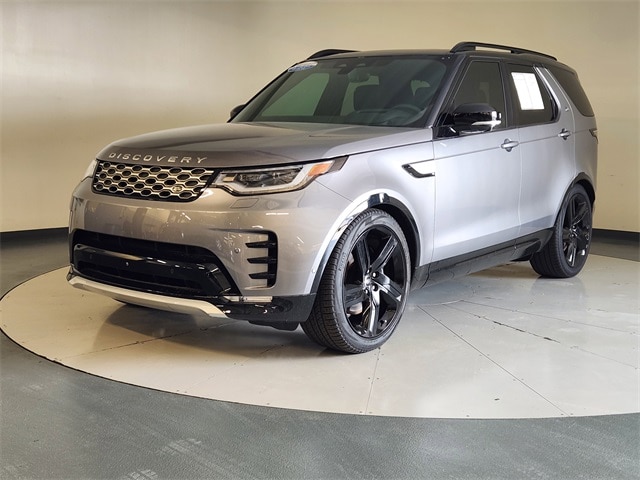 2024 Land Rover Discovery Metropolitan Edition's photo