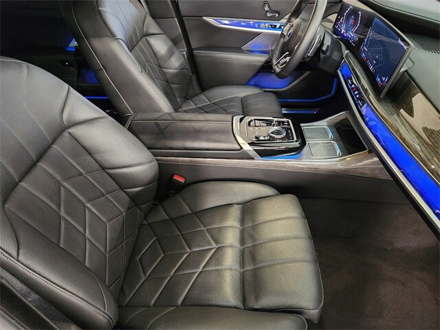 2025 Bmw 740i Sedan photo 3