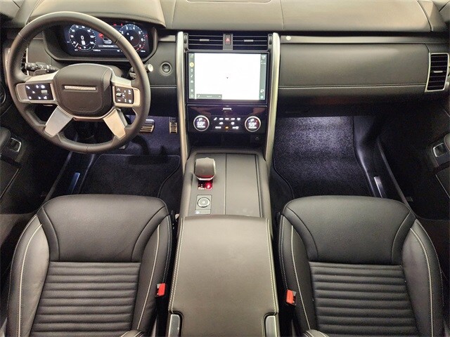 2024 Land Rover Discovery Metropolitan Edition photo 4