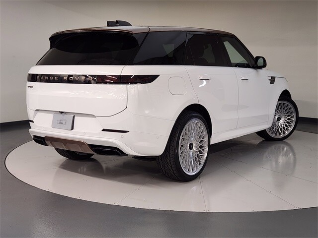 2025 Land Rover Range Rover Sport SE photo 2