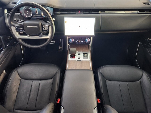 2023 Land Rover Range Rover SE photo 4