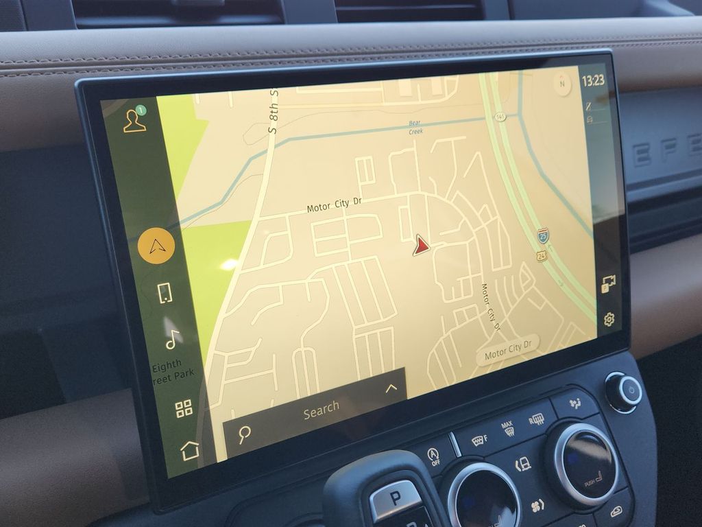 2026 Land Rover Defender V8 - Photo 16