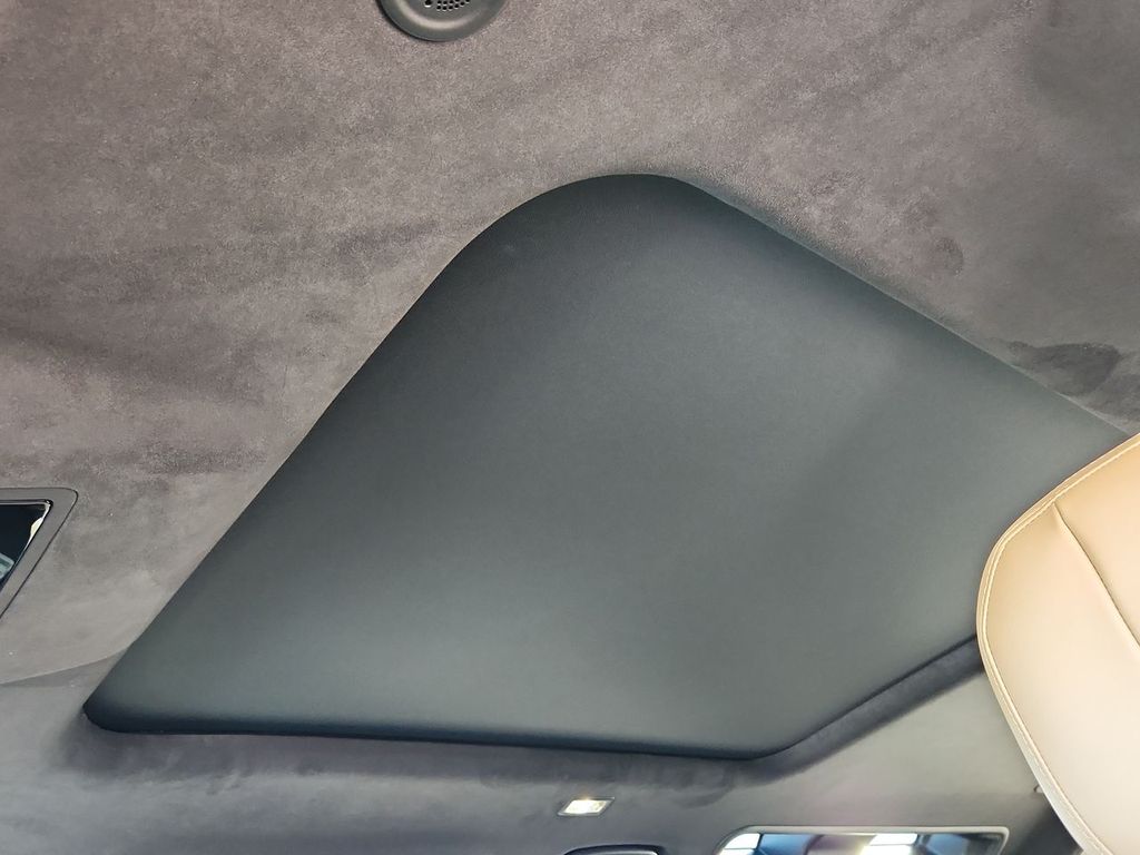 2026 Land Rover Defender V8 - Photo 21