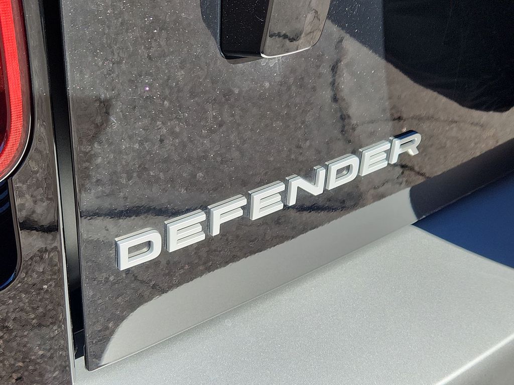 2025 Land Rover Defender S - Photo 32