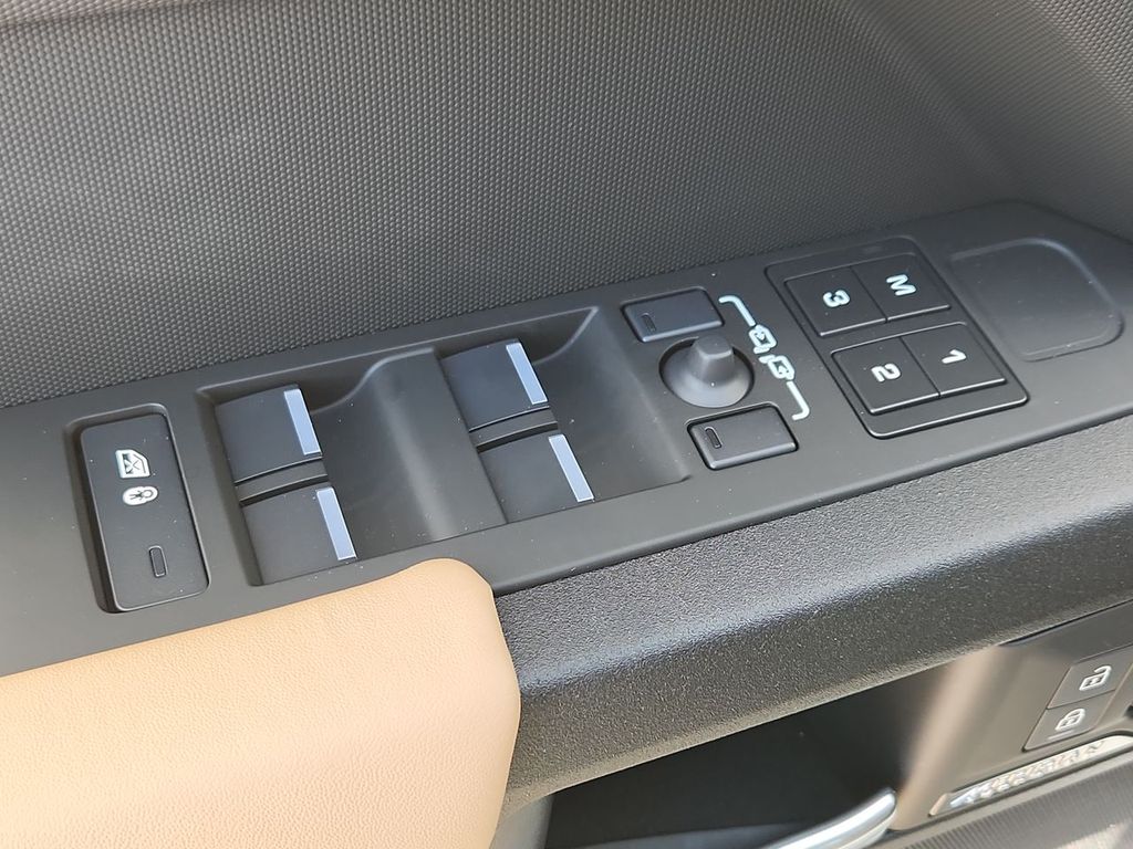 2026 Land Rover Defender V8 - Photo 12