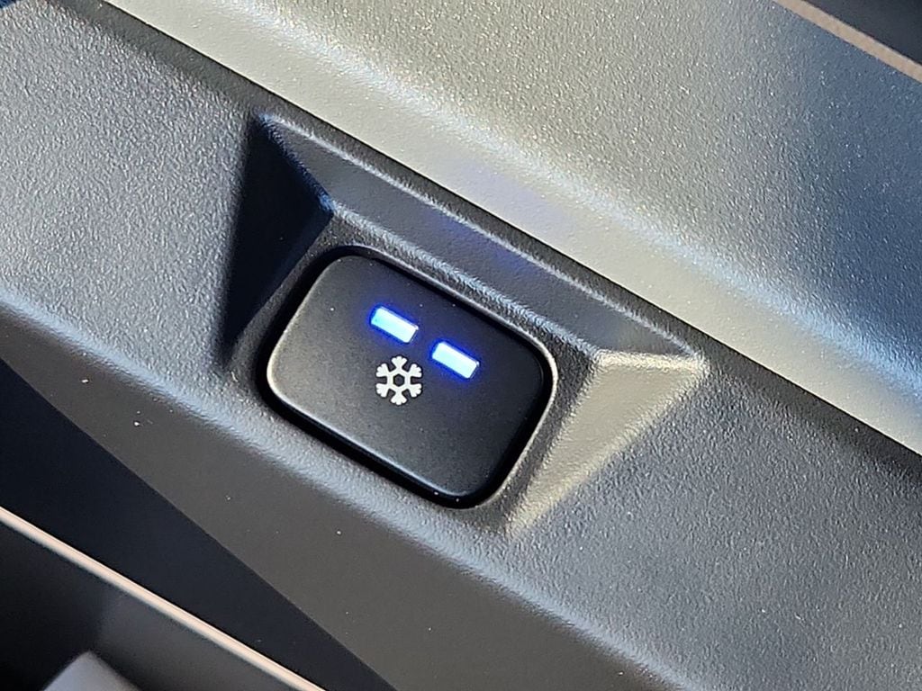 2026 Land Rover Defender V8 - Photo 28