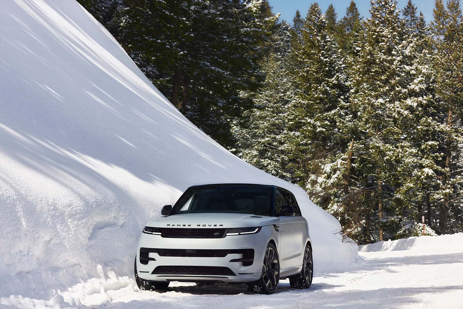 Range rover sport white in snow