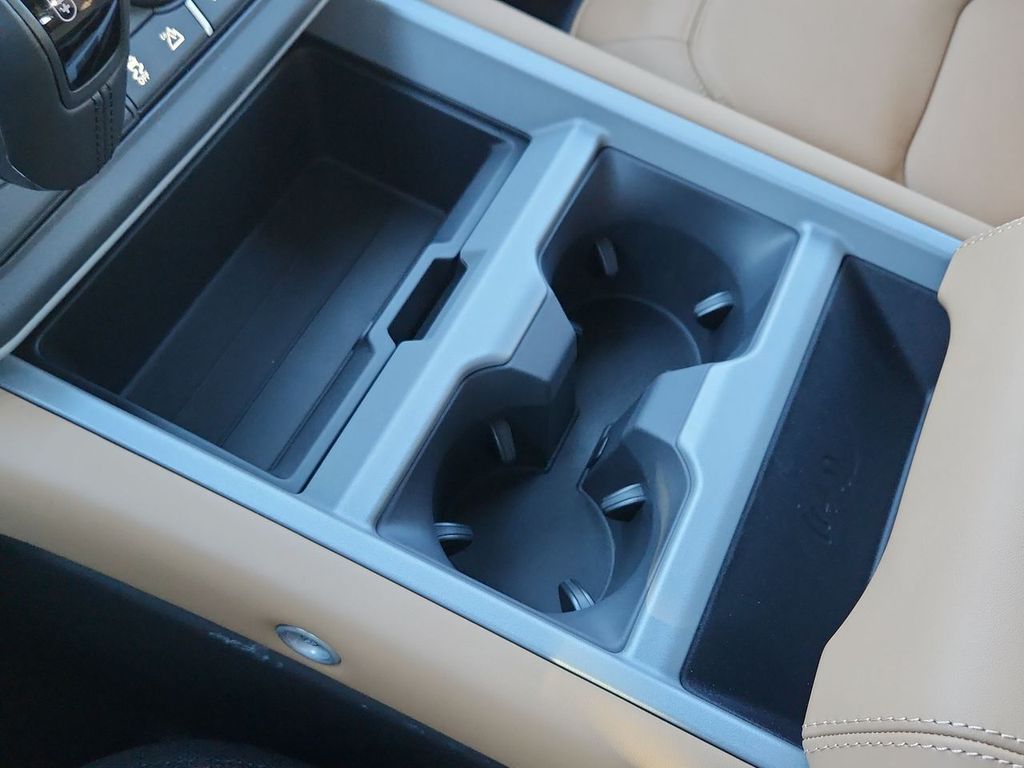 2026 Land Rover Defender V8 - Photo 18
