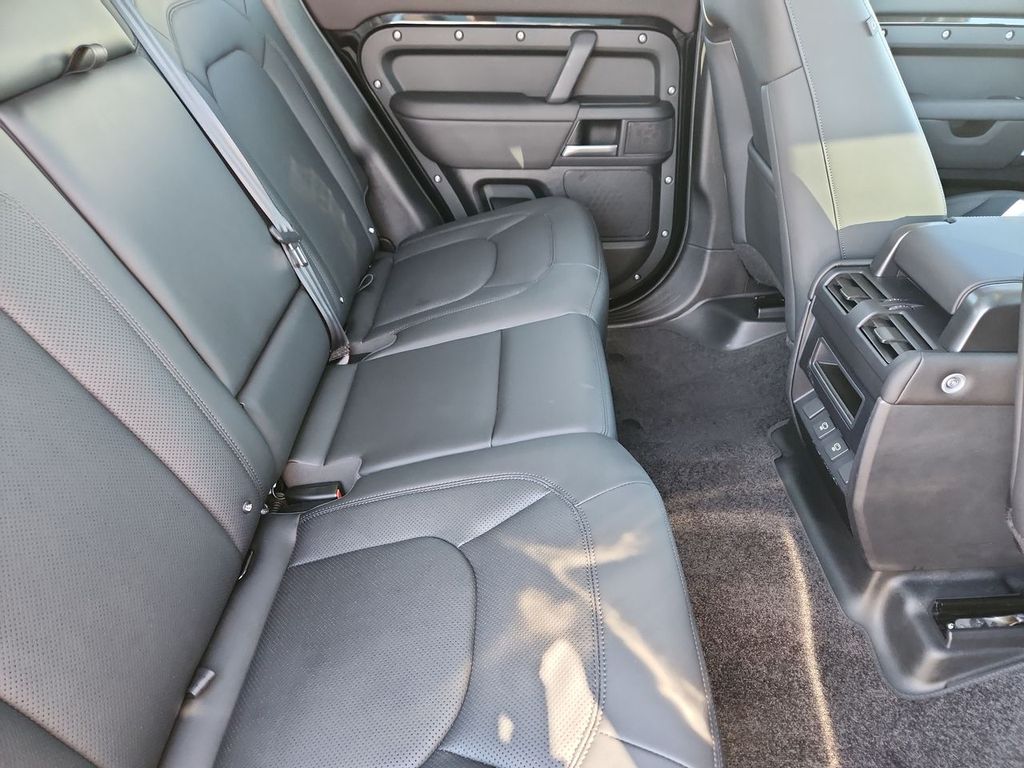 2025 Land Rover Defender S - Photo 28
