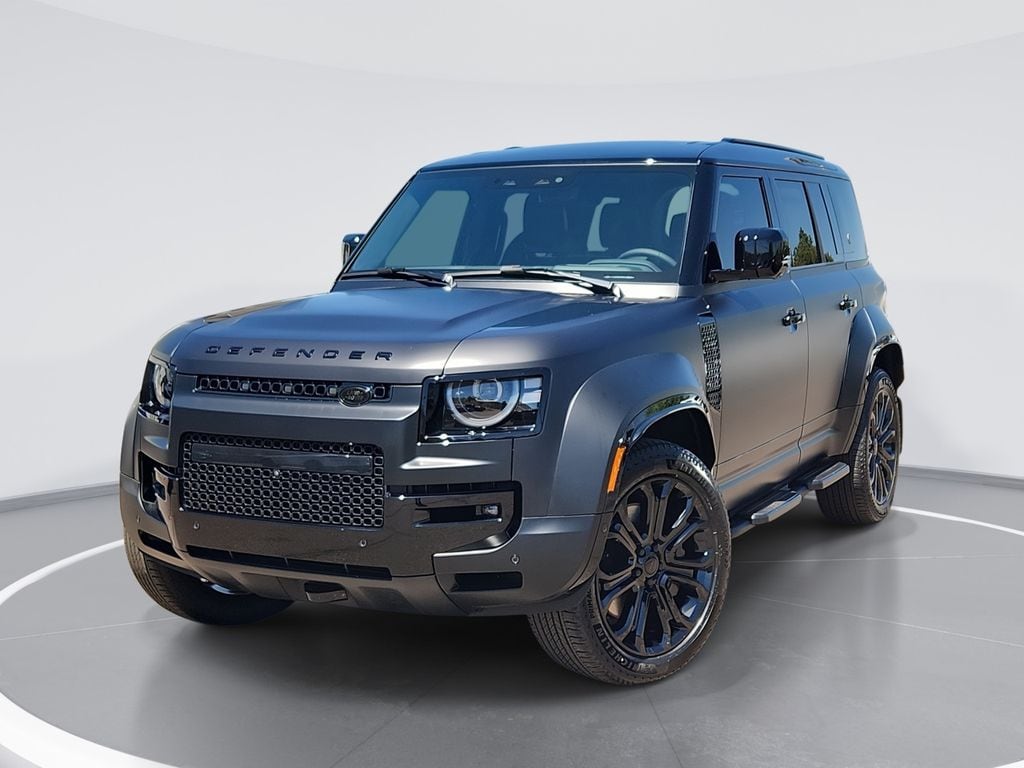 2026 Land Rover Defender 110 OCTA Black P635's photo