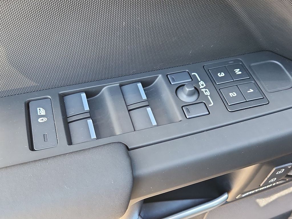 2025 Land Rover Defender S - Photo 16