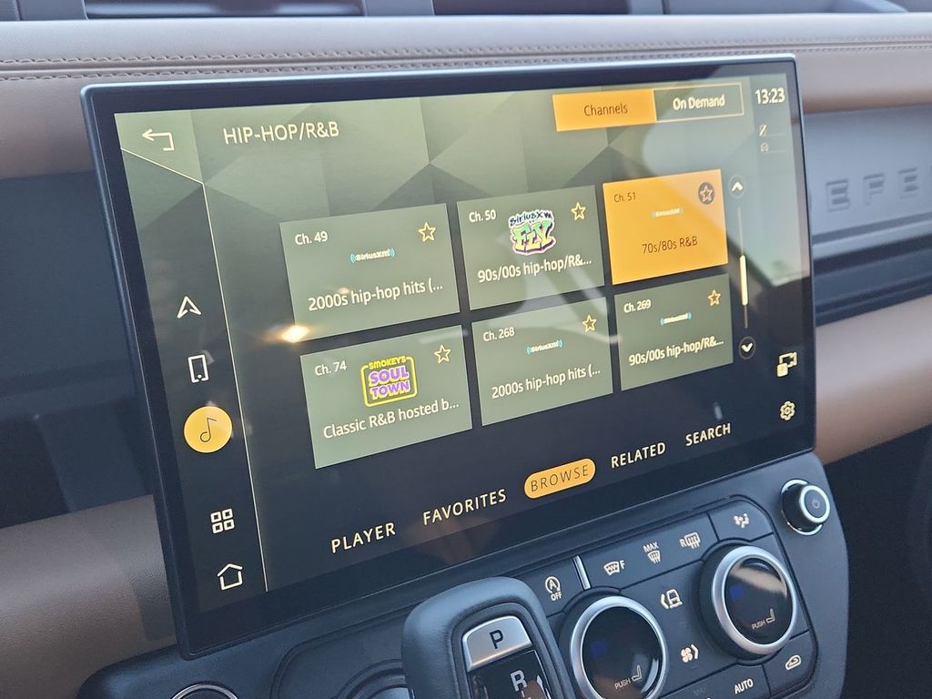 2026 Land Rover Defender V8 - Photo 15