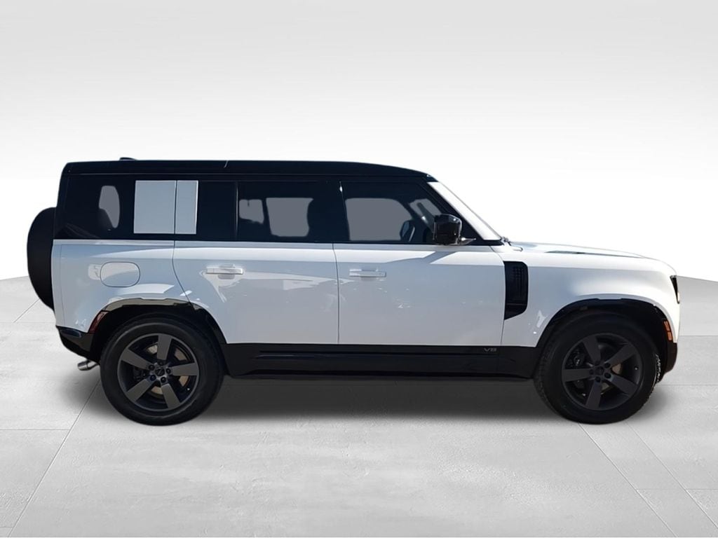 2026 Land Rover Defender V8 - Photo 9
