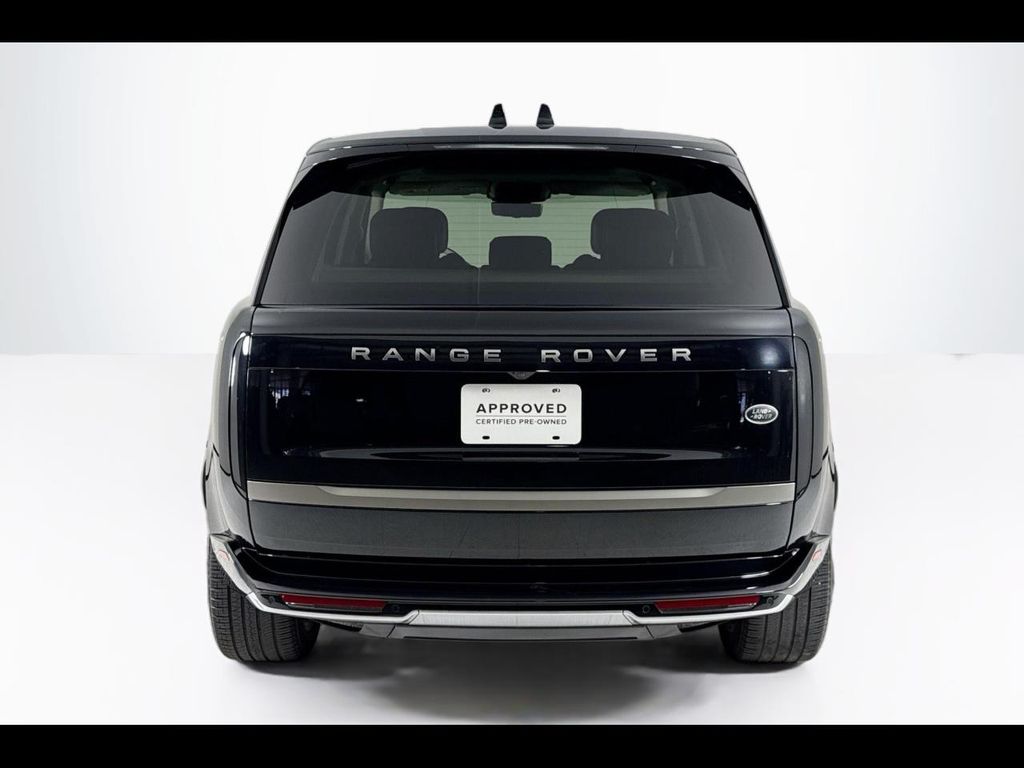 2023 Land Rover Range Rover SE photo 4