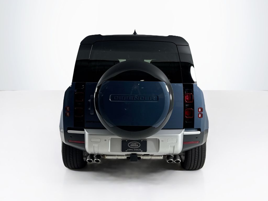 2024 Land Rover Defender 110 SE photo 3