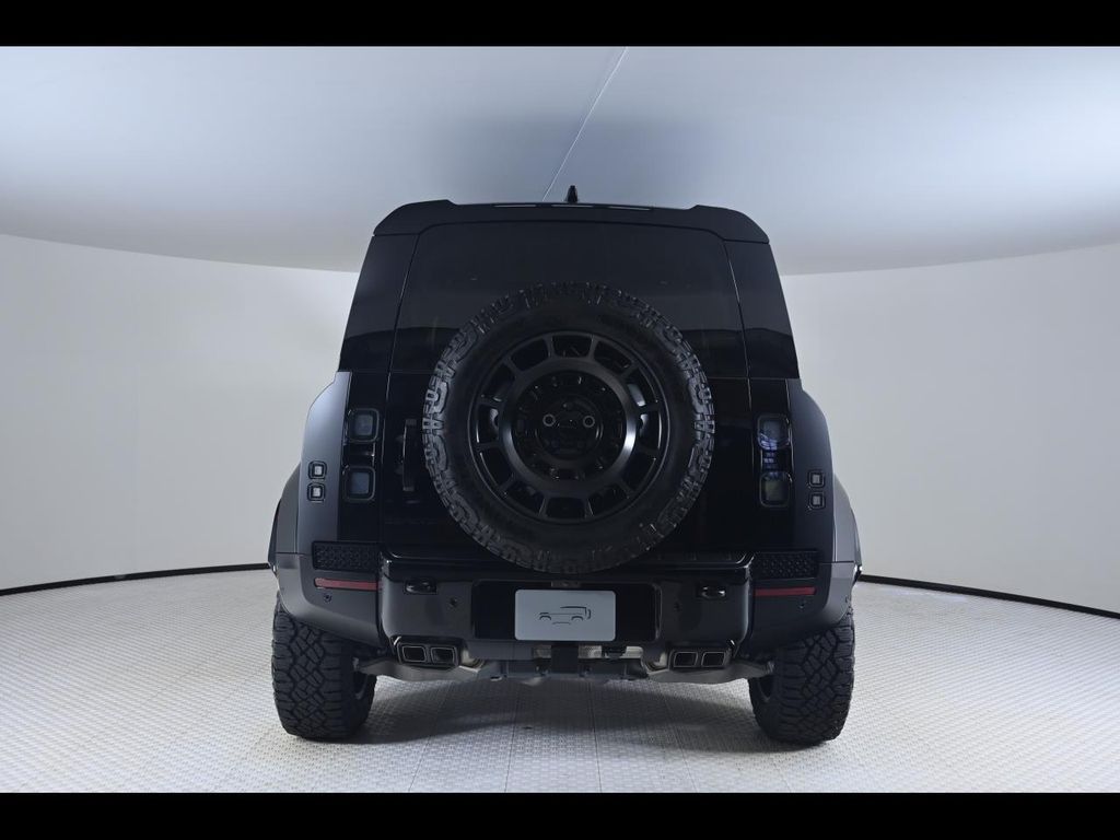 2026 Land Rover Defender 110 photo 3