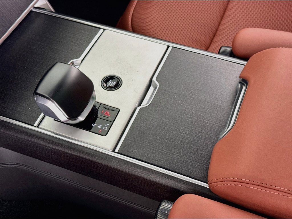 2026 Land Rover Range Rover SV - Photo 13