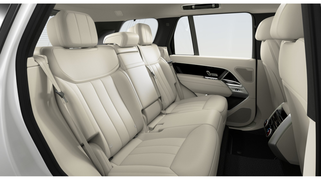 2026 Land Rover Range Rover SE photo 3
