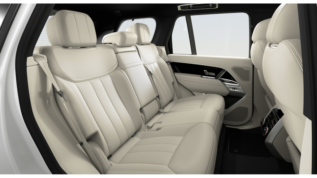 2026 Land Rover Range Rover SE photo 3