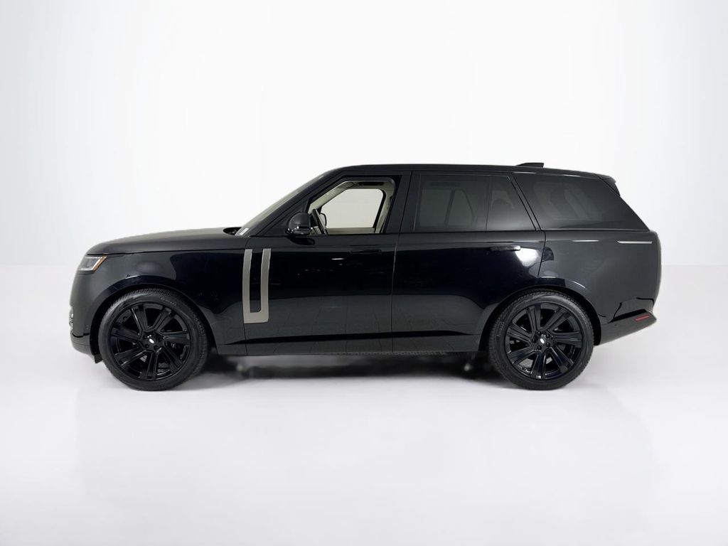 2023 Land Rover Range Rover SE photo 2