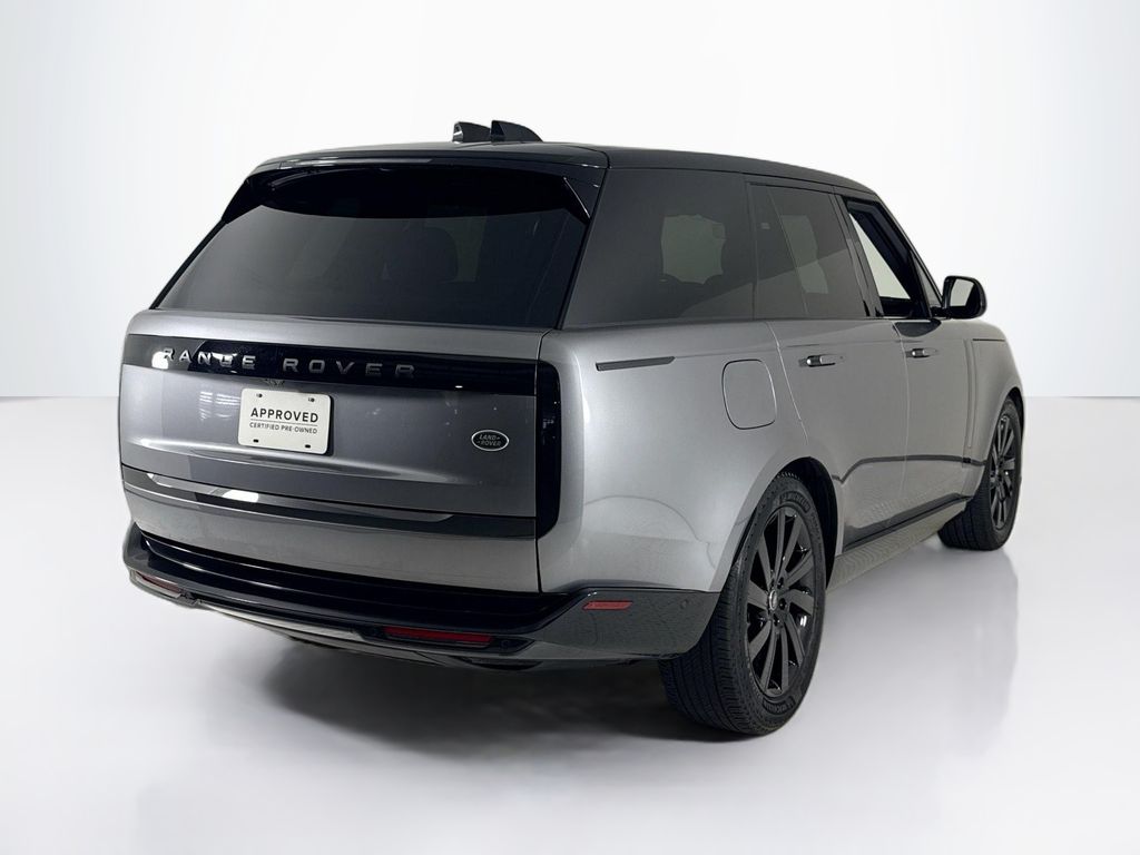 2023 Land Rover Range Rover SE photo 4