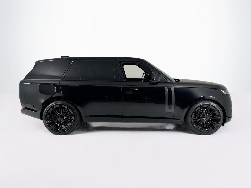 2025 Land Rover Range Rover SE photo 3