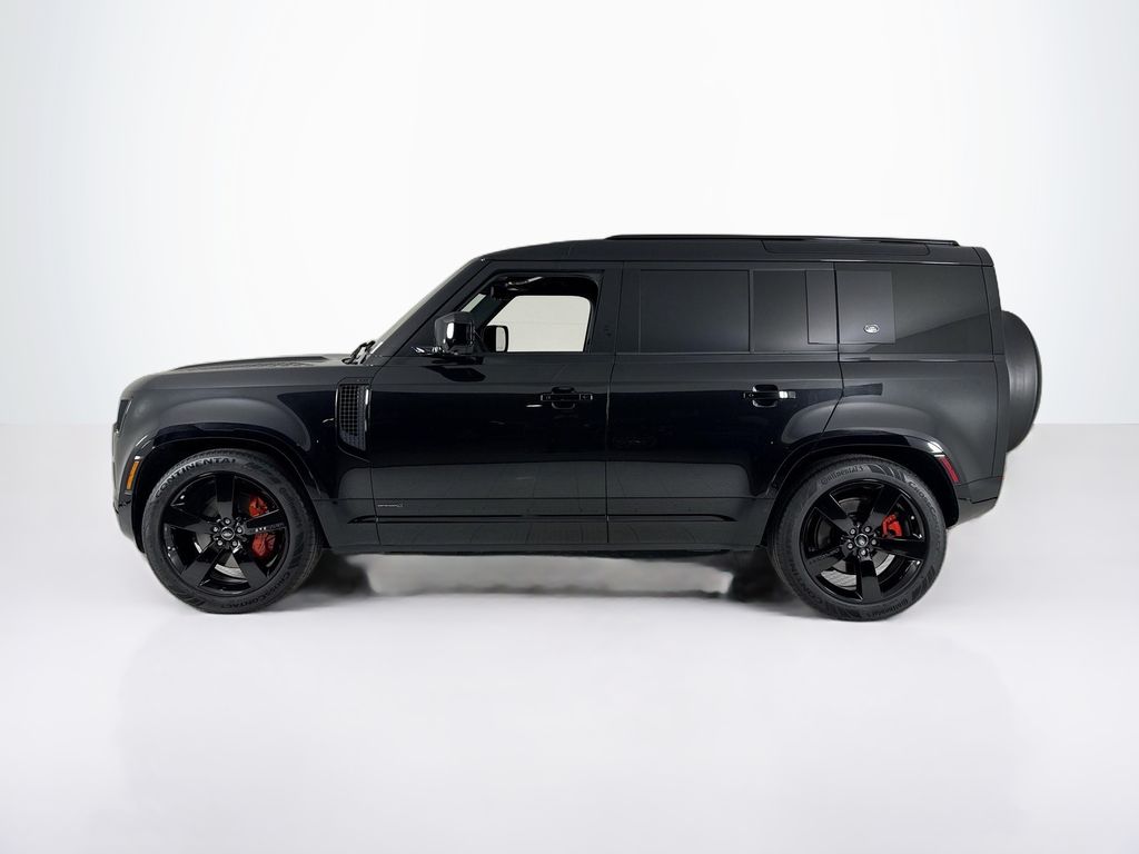 2024 Land Rover Defender 110 photo 2