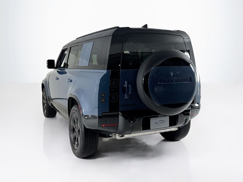 2026 Land Rover Defender 110 X-Dynamic SE photo 3