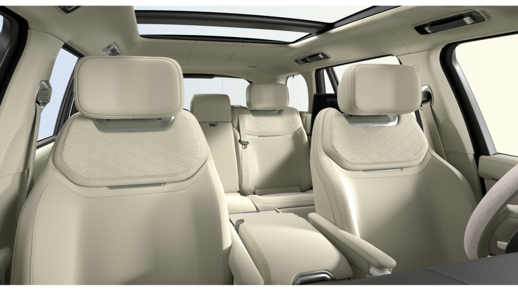 2026 Land Rover Range Rover SV photo 2