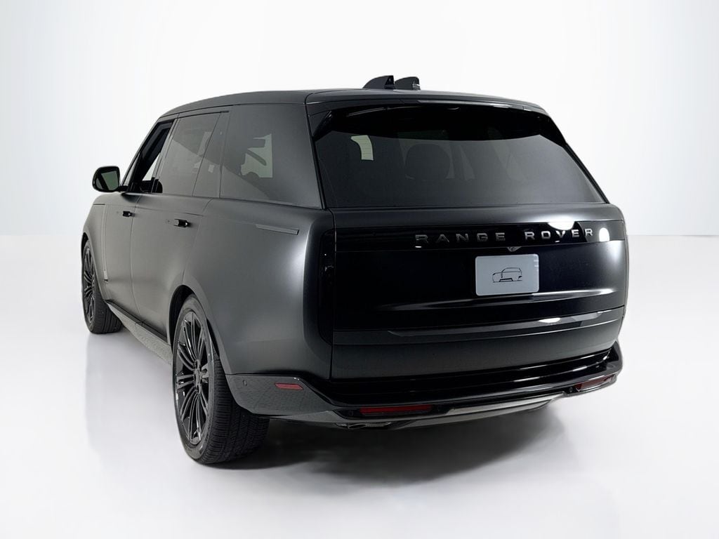2026 Land Rover Range Rover SE photo 2