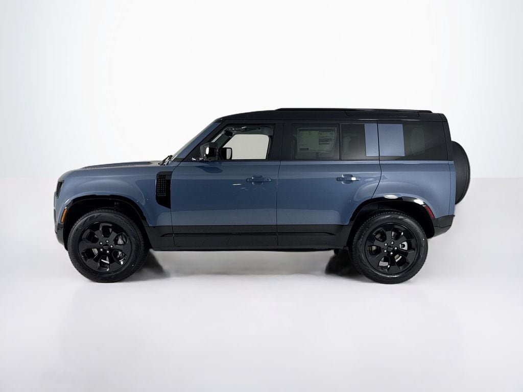 2026 Land Rover Defender 110 X-Dynamic SE photo 2