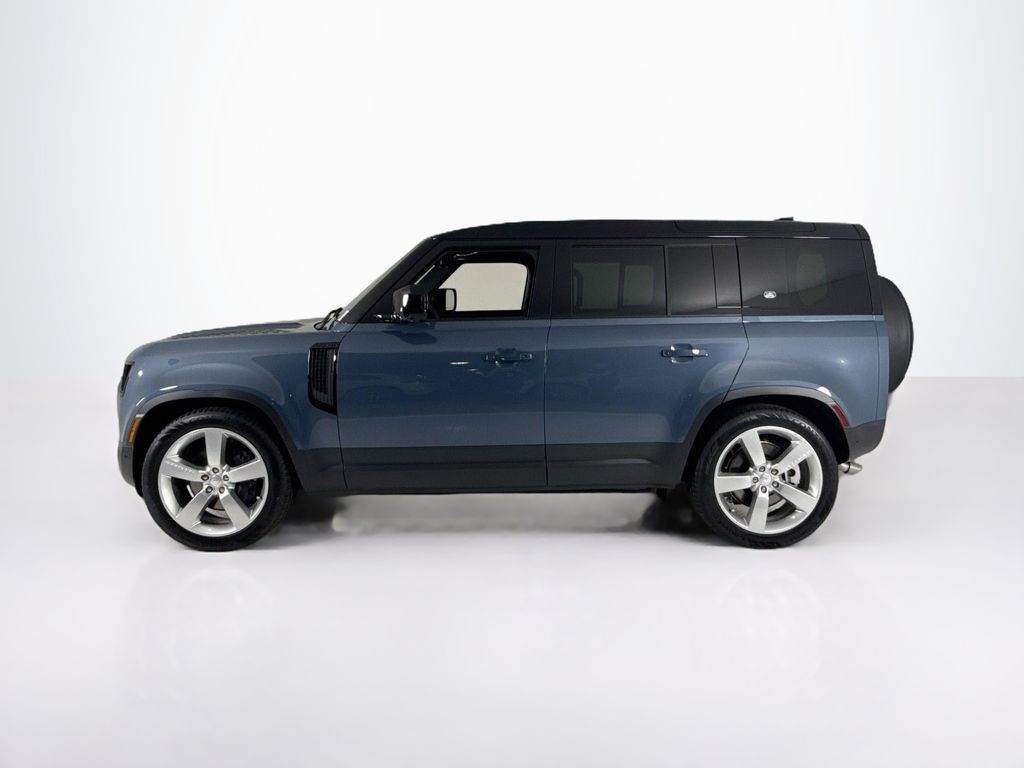 2024 Land Rover Defender 110 SE photo 2
