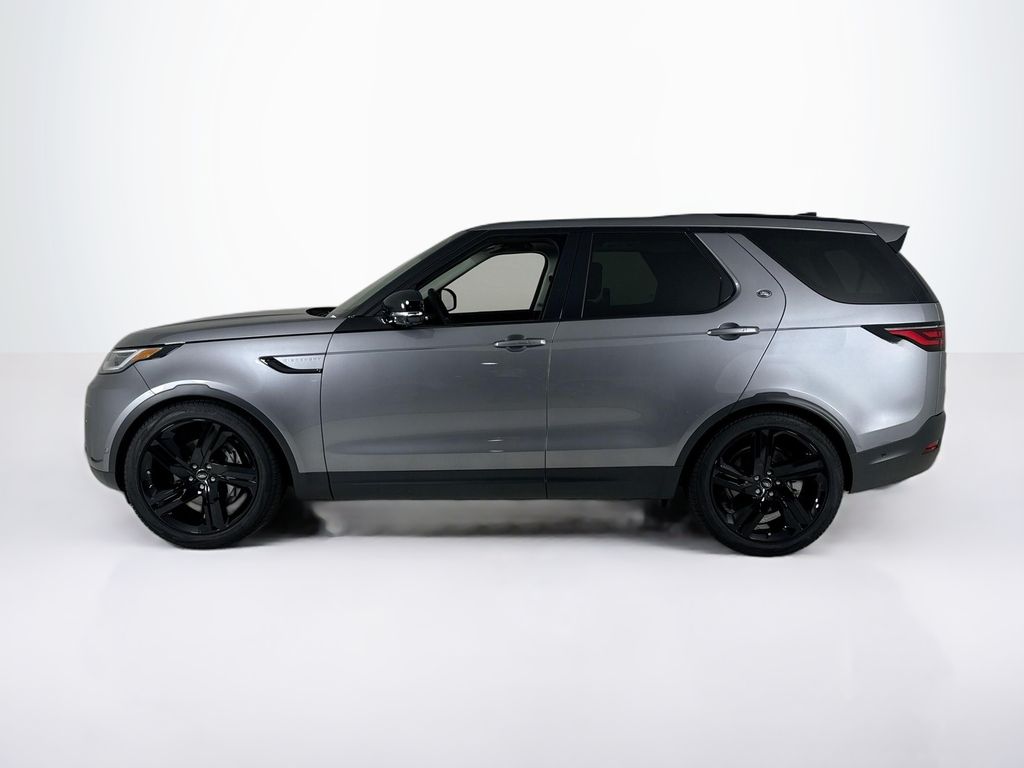 2024 Land Rover Discovery S photo 2