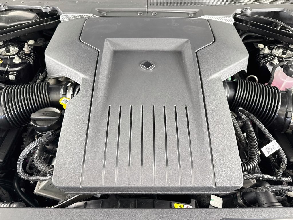 2026 Land Rover Defender OCTA Black - Photo 29