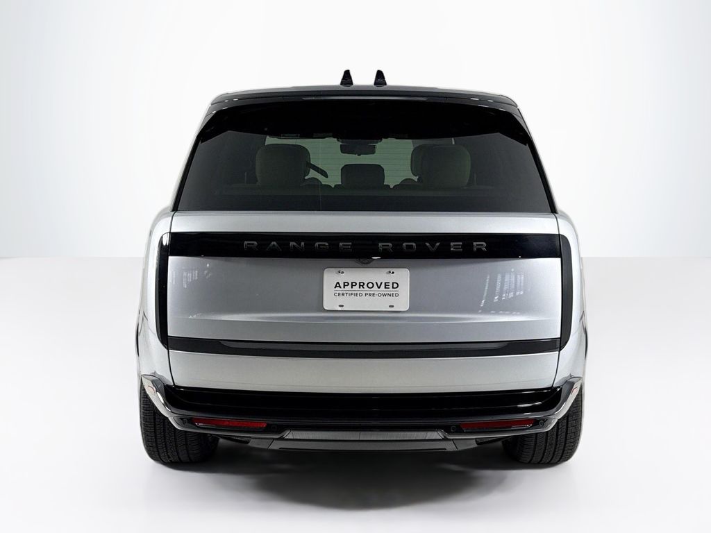 2025 Land Rover Range Rover SE photo 3