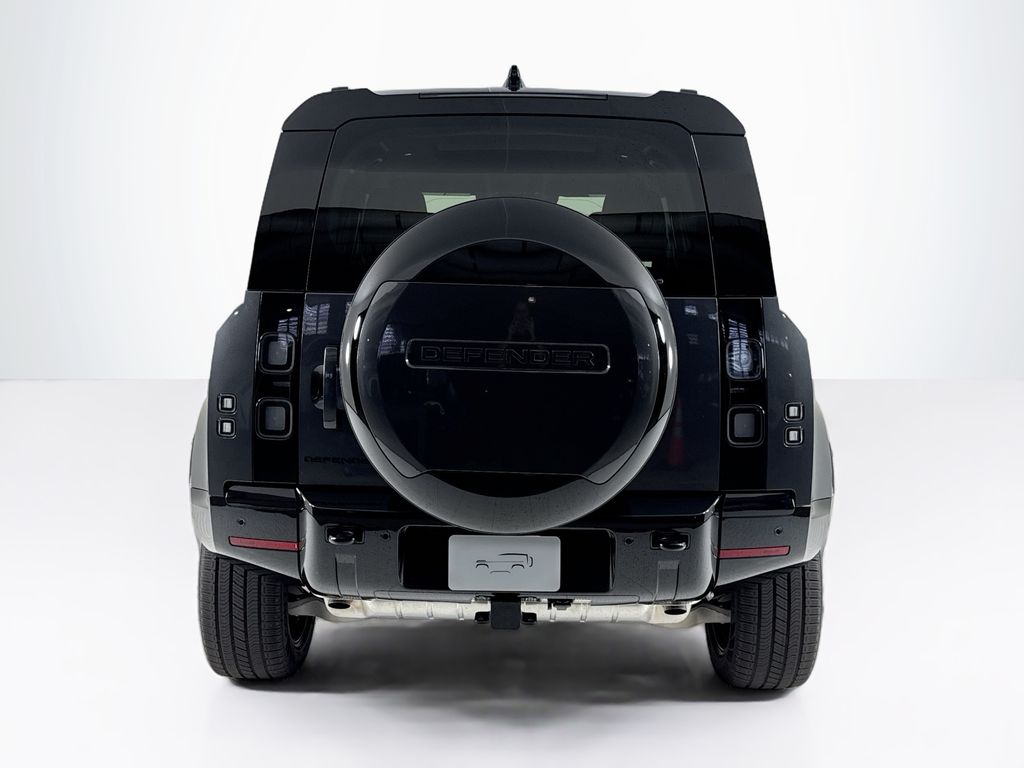 2026 Land Rover Defender 110 X-Dynamic SE photo 4