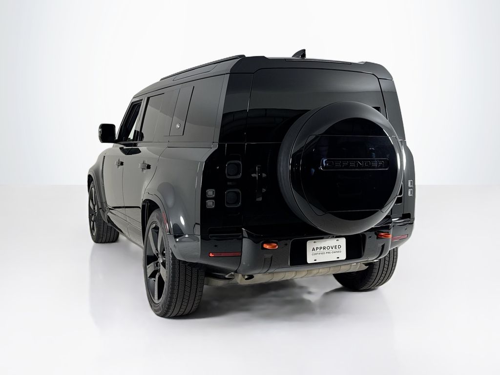 2024 Land Rover Defender 110 photo 3