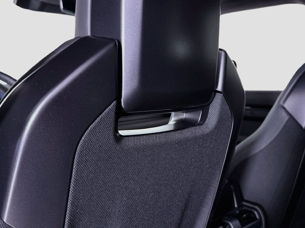 2026 Land Rover Defender OCTA Black - Photo 26