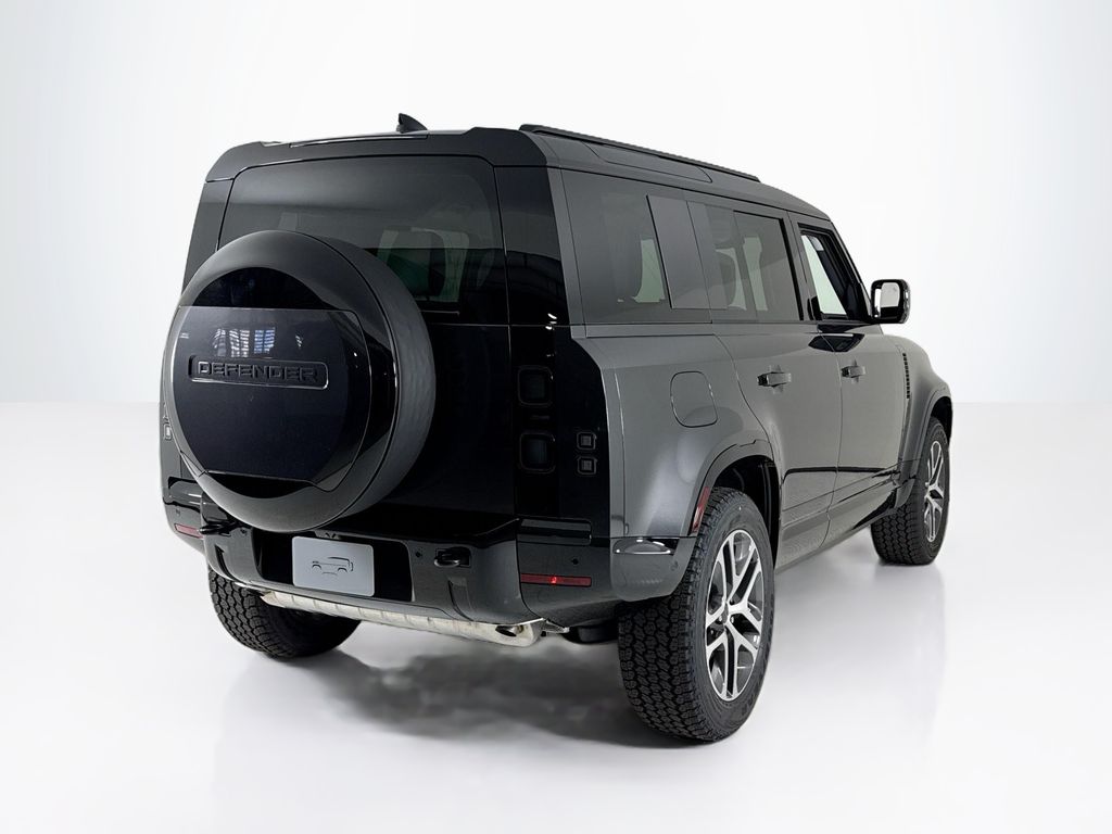2026 Land Rover Defender 110 X-Dynamic SE photo 4