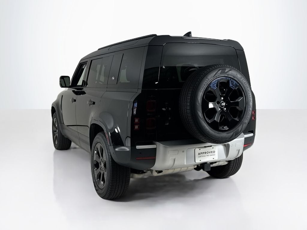 2024 Land Rover Defender 110 S photo 3