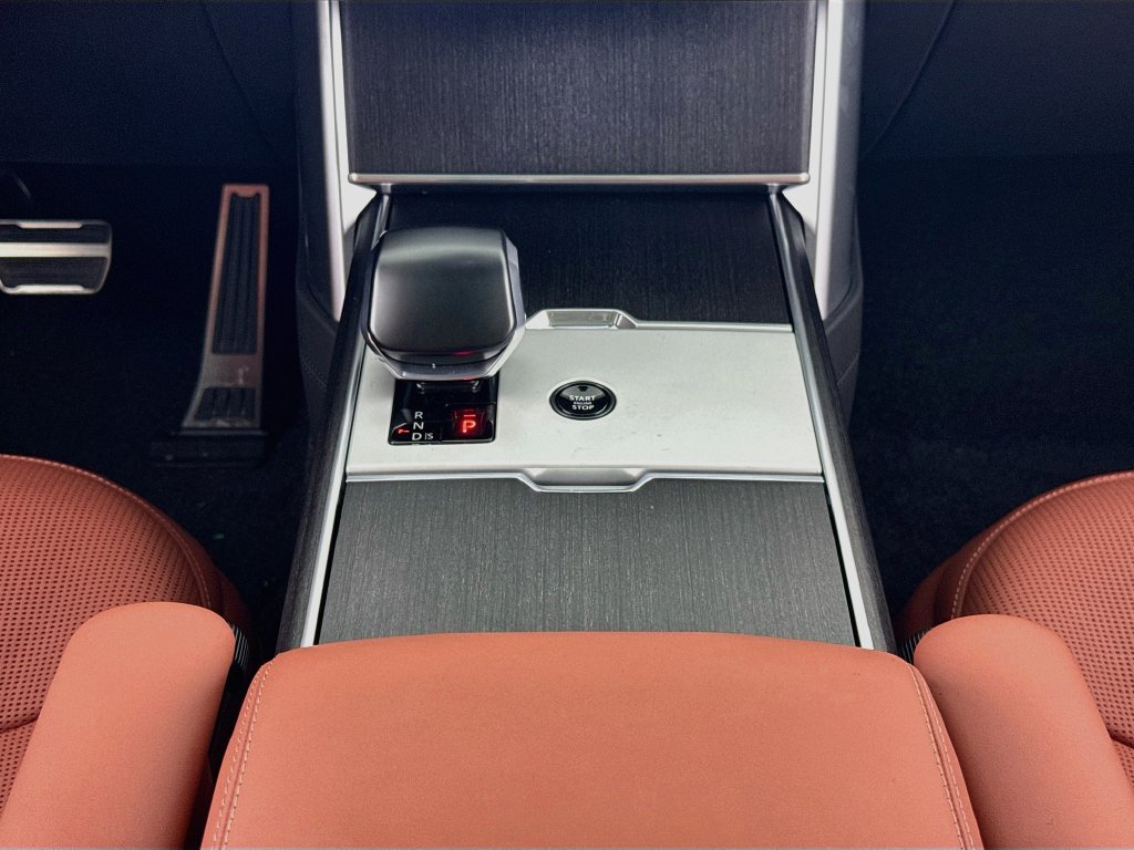2026 Land Rover Range Rover SV - Photo 12